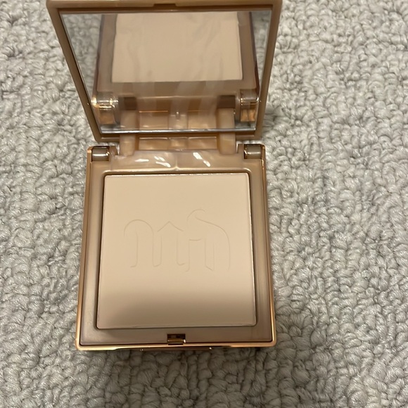 Urban Decay stay naked the fix 16 hr powder foundation - Picture 2 of 3